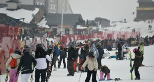 Ziyaretçi Akınına Uğrayan Erciyes Kayak Merkezi’nde Kayakseverler kışın tadını çıkardı